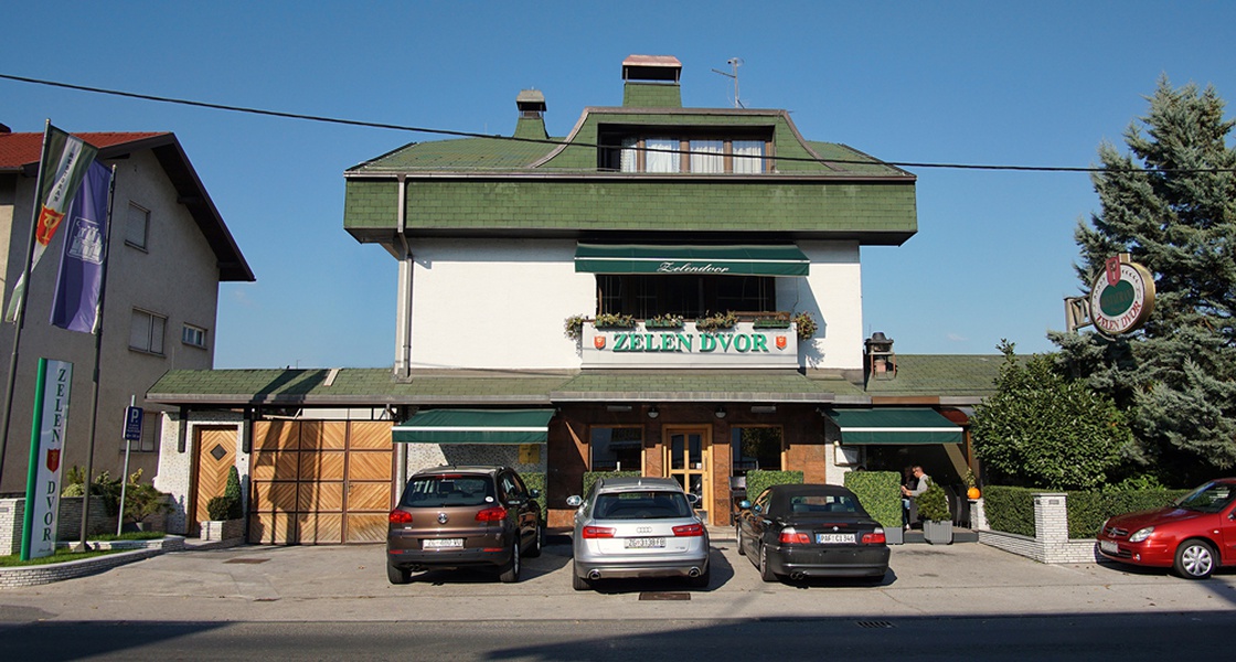 ZELEN DVOR