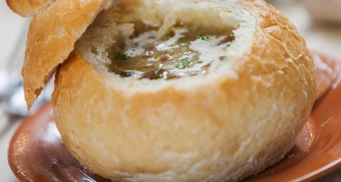 Juha od gljiva u zdjelici od kruha