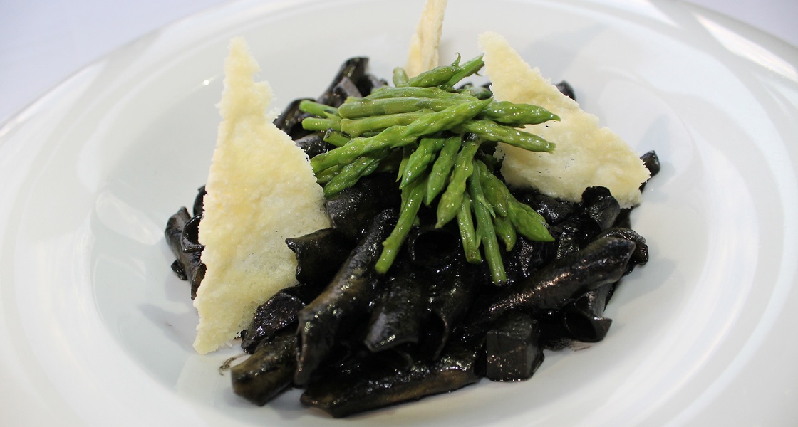 Šparoge sa sipom i fužima