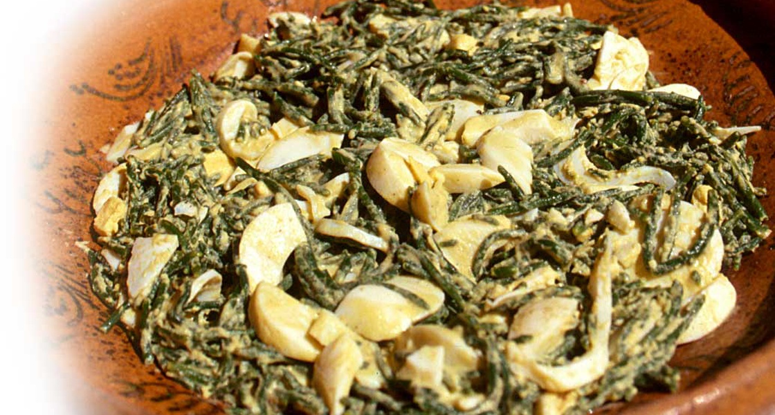 Salata od smucnja i kuhana jaja
