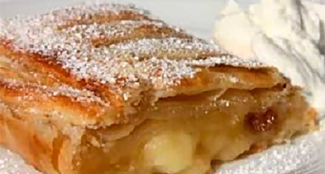 Savijača s rabarbarom i suhim voćem